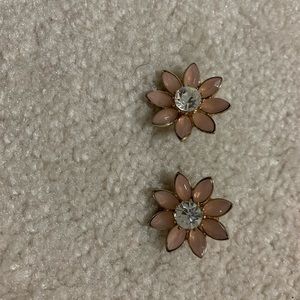 Le chateau brand new earrings